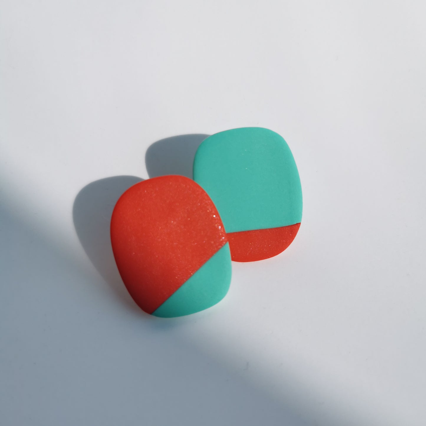 Two-tone colour stud