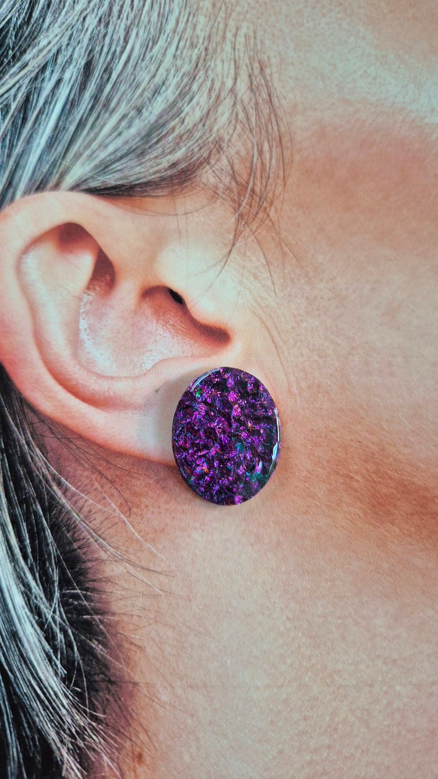 Chameleon oval stud