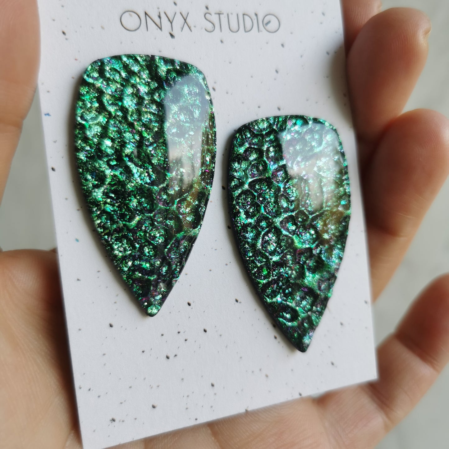 Chameleon dagger maxistud