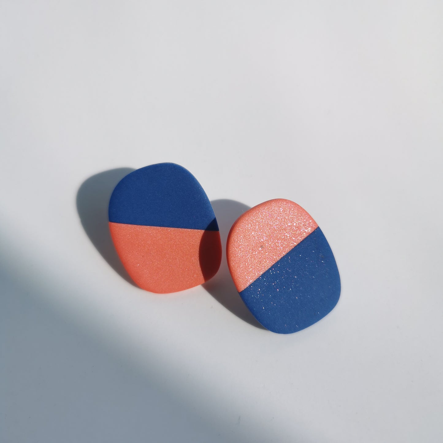 Two-tone colour stud