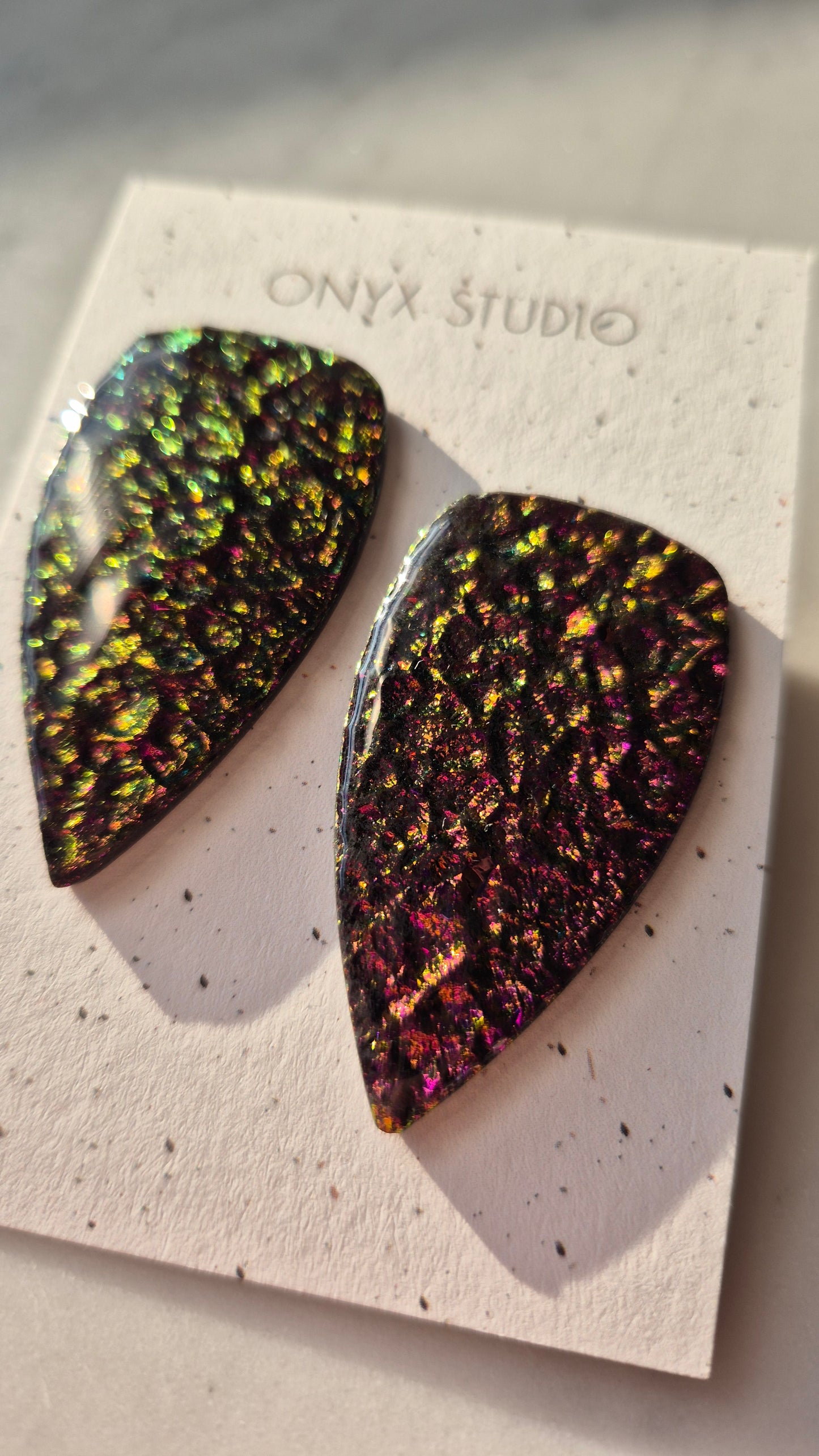 Chameleon dagger maxistud