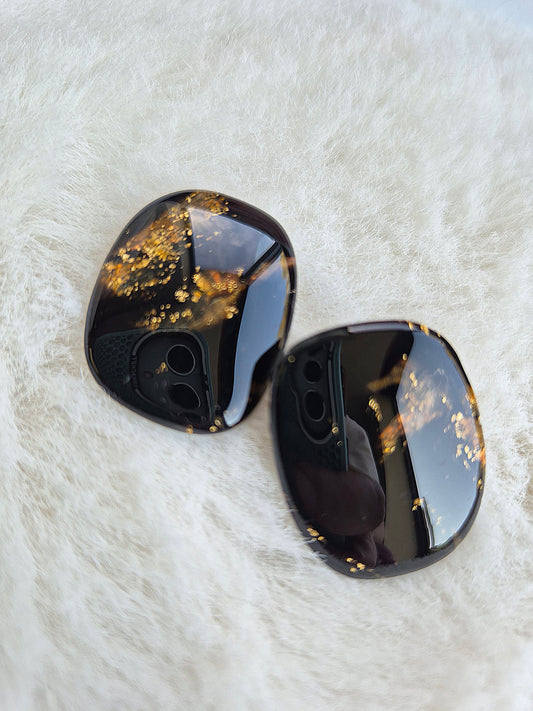 Amber black stud