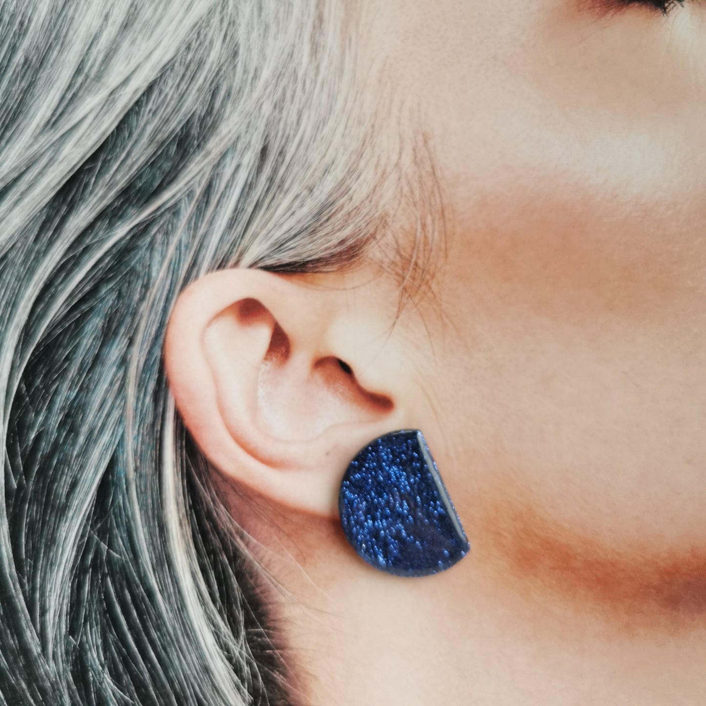 Blue glitter stud