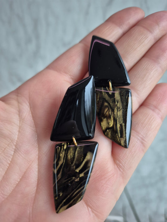 Black swirl hangers
