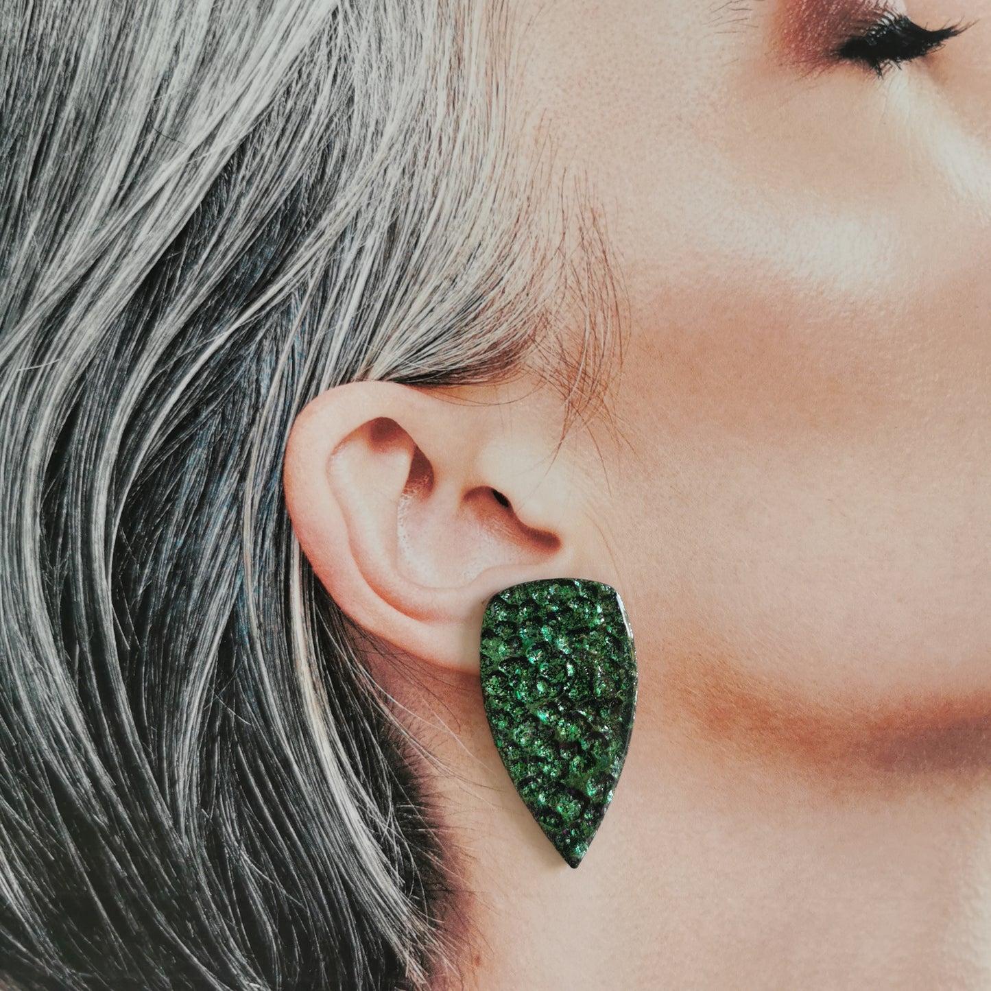 Chameleon dagger maxistud