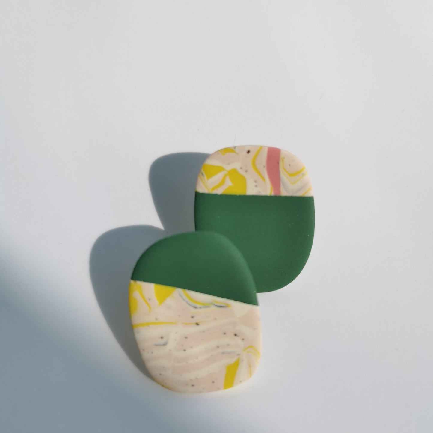 Two-tone colour stud