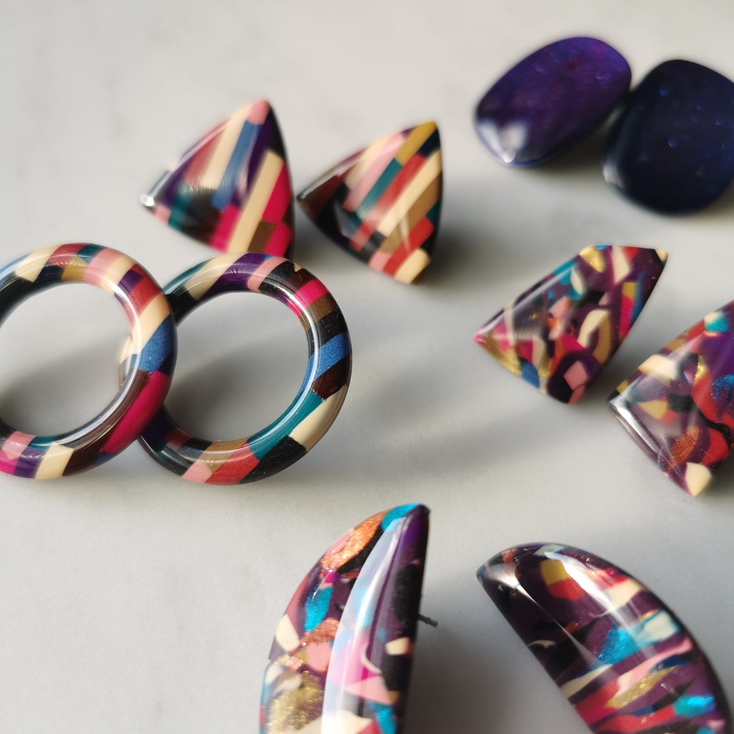 Striped circle stud