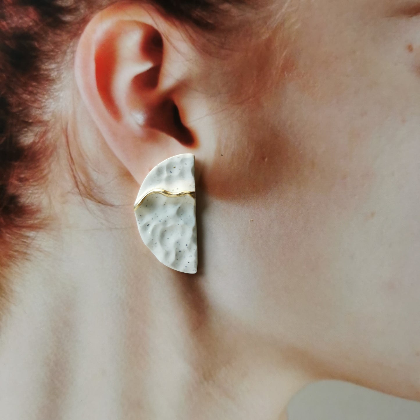 'VANILLA' semi circle maxi stud.