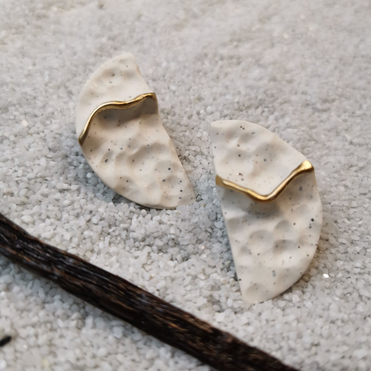 'VANILLA' semi circle maxi stud.